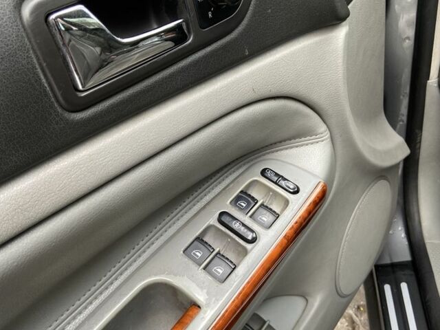 Серый Фольксваген Пассат, объемом двигателя 1.8 л и пробегом 311 тыс. км за 3500 $, фото 5 на Automoto.ua