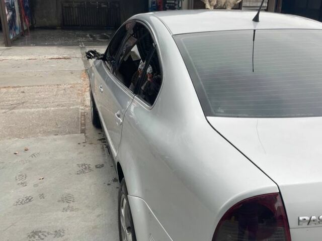 Серый Фольксваген Пассат, объемом двигателя 1.8 л и пробегом 355 тыс. км за 4200 $, фото 5 на Automoto.ua