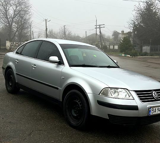 Серый Фольксваген Пассат, объемом двигателя 1.6 л и пробегом 250 тыс. км за 3800 $, фото 2 на Automoto.ua