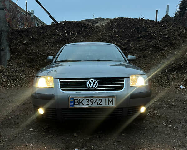 Серый Фольксваген Пассат, объемом двигателя 1.6 л и пробегом 286 тыс. км за 5200 $, фото 1 на Automoto.ua