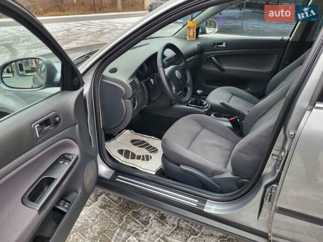 Серый Фольксваген Пассат, объемом двигателя 1.6 л и пробегом 272 тыс. км за 5400 $, фото 17 на Automoto.ua