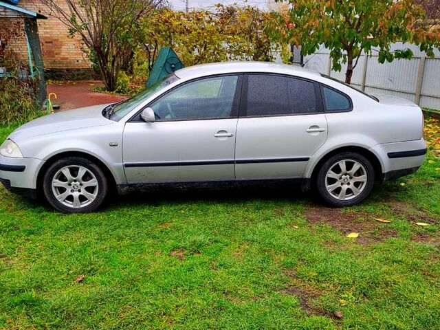 Серый Фольксваген Пассат, объемом двигателя 1.6 л и пробегом 351 тыс. км за 4500 $, фото 1 на Automoto.ua