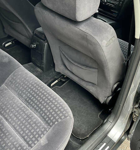 Серый Фольксваген Пассат, объемом двигателя 1.6 л и пробегом 380 тыс. км за 5100 $, фото 11 на Automoto.ua