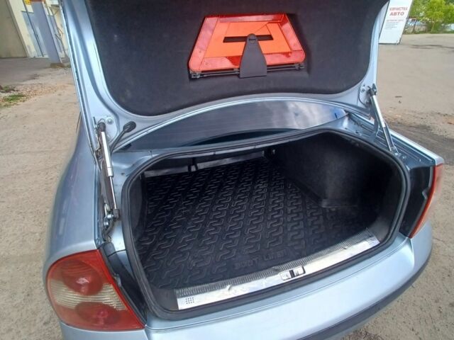 Сірий Фольксваген Пассат, об'ємом двигуна 0 л та пробігом 310 тис. км за 5100 $, фото 2 на Automoto.ua