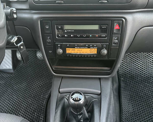 Сірий Фольксваген Пассат, об'ємом двигуна 1.6 л та пробігом 215 тис. км за 5200 $, фото 15 на Automoto.ua