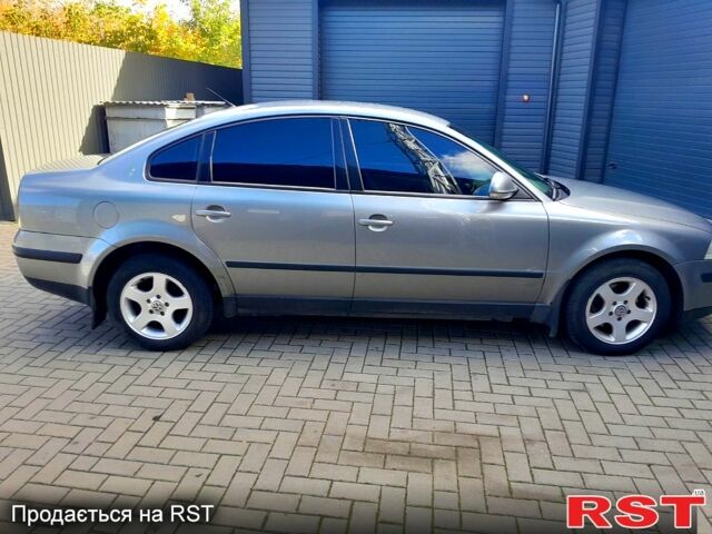 Серый Фольксваген Пассат, объемом двигателя 1.6 л и пробегом 320 тыс. км за 4999 $, фото 7 на Automoto.ua