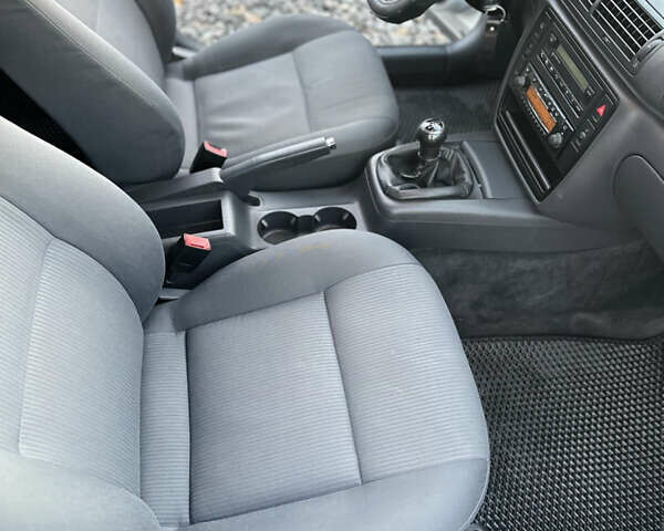 Сірий Фольксваген Пассат, об'ємом двигуна 1.6 л та пробігом 215 тис. км за 5200 $, фото 17 на Automoto.ua