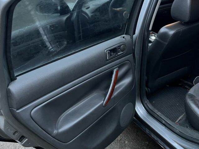 Серый Фольксваген Пассат, объемом двигателя 1.8 л и пробегом 285 тыс. км за 3900 $, фото 14 на Automoto.ua