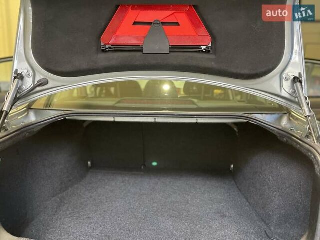 Фольксваген Пассат 2004 в Львове на Automoto.ua Серый Фольксваген Пассат, объемом двигателя 1.98 л и пробегом 197 тыс. км за 5400 $, фото 35 на Automoto.ua