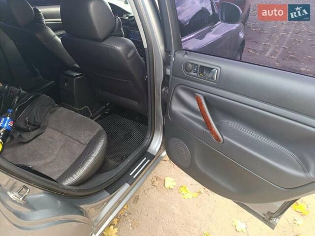 Серый Фольксваген Пассат, объемом двигателя 2.5 л и пробегом 290 тыс. км за 5500 $, фото 15 на Automoto.ua