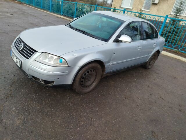 Серый Фольксваген Пассат, объемом двигателя 2.5 л и пробегом 264 тыс. км за 1750 $, фото 1 на Automoto.ua