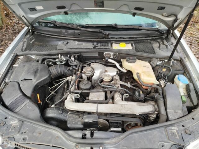 Серый Фольксваген Пассат, объемом двигателя 2.5 л и пробегом 264 тыс. км за 1750 $, фото 3 на Automoto.ua