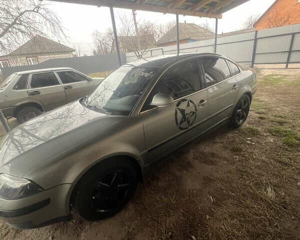 Серый Фольксваген Пассат, объемом двигателя 1.8 л и пробегом 355 тыс. км за 3200 $, фото 7 на Automoto.ua