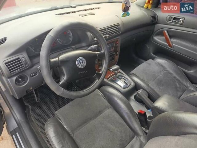 Серый Фольксваген Пассат, объемом двигателя 2.5 л и пробегом 290 тыс. км за 5500 $, фото 4 на Automoto.ua