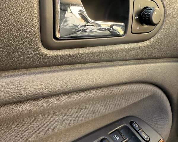 Серый Фольксваген Пассат, объемом двигателя 1.6 л и пробегом 224 тыс. км за 5300 $, фото 20 на Automoto.ua