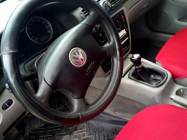 Серый Фольксваген Пассат, объемом двигателя 1.6 л и пробегом 320 тыс. км за 4999 $, фото 1 на Automoto.ua