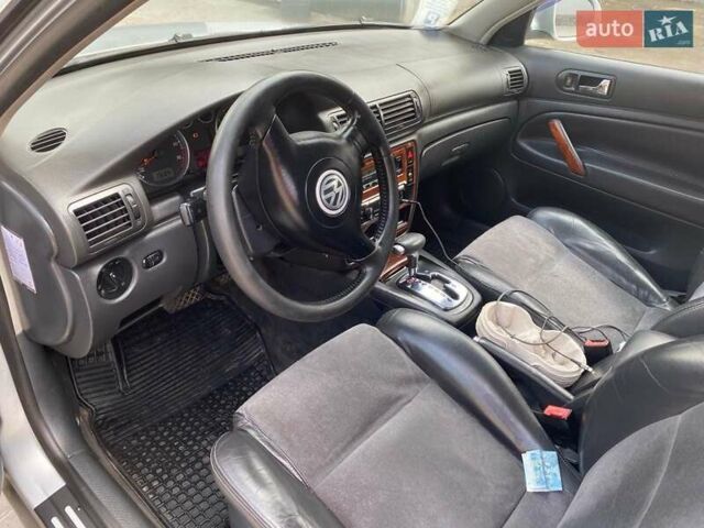 Серый Фольксваген Пассат, объемом двигателя 2.77 л и пробегом 320 тыс. км за 3500 $, фото 1 на Automoto.ua