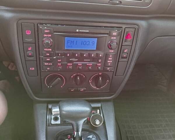 Серый Фольксваген Пассат, объемом двигателя 1.78 л и пробегом 275 тыс. км за 4750 $, фото 19 на Automoto.ua