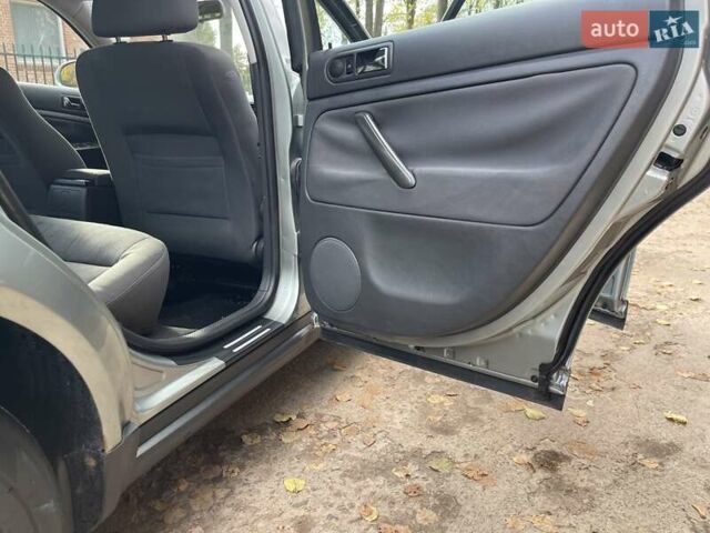 Фольксваген Пассат 2004 в Львове на Automoto.ua Серый Фольксваген Пассат, объемом двигателя 1.98 л и пробегом 197 тыс. км за 5400 $, фото 23 на Automoto.ua