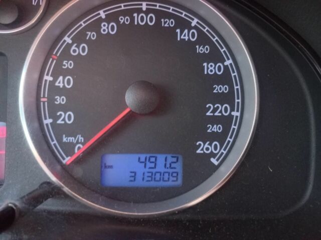 Серый Фольксваген Пассат, объемом двигателя 1.9 л и пробегом 313 тыс. км за 4300 $, фото 5 на Automoto.ua