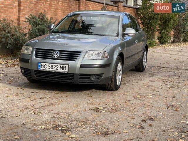 Фольксваген Пассат 2004 в Львове на Automoto.ua Серый Фольксваген Пассат, объемом двигателя 1.98 л и пробегом 197 тыс. км за 5400 $, фото 1 на Automoto.ua