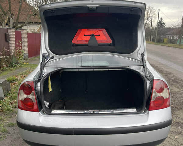 Сірий Фольксваген Пассат, об'ємом двигуна 1.6 л та пробігом 305 тис. км за 4500 $, фото 7 на Automoto.ua