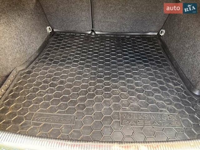 Серый Фольксваген Пассат, объемом двигателя 1.6 л и пробегом 224 тыс. км за 5300 $, фото 31 на Automoto.ua