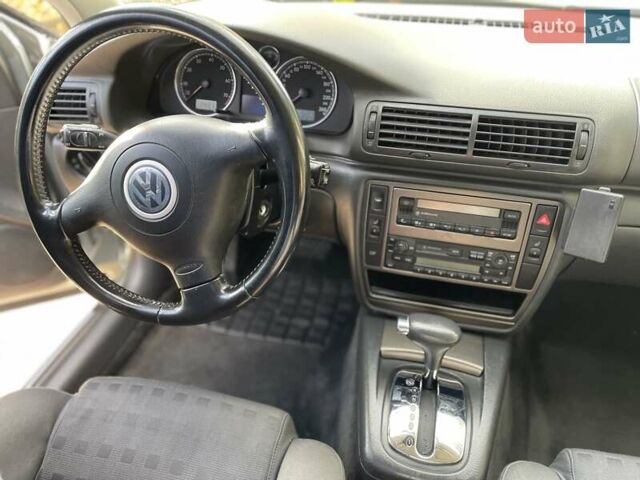 Фольксваген Пассат 2004 в Львове на Automoto.ua Серый Фольксваген Пассат, объемом двигателя 1.98 л и пробегом 197 тыс. км за 5400 $, фото 32 на Automoto.ua
