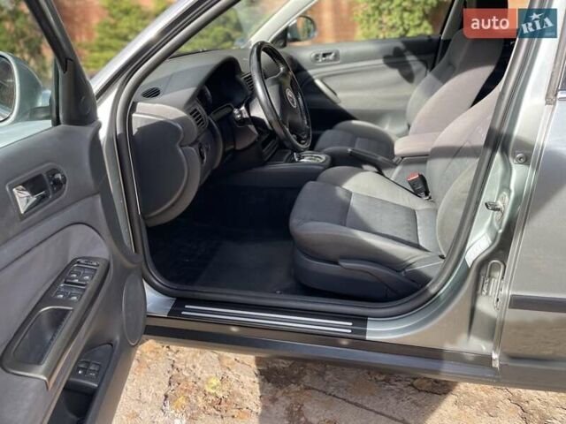 Фольксваген Пассат 2004 в Львове на Automoto.ua Серый Фольксваген Пассат, объемом двигателя 1.98 л и пробегом 197 тыс. км за 5400 $, фото 17 на Automoto.ua