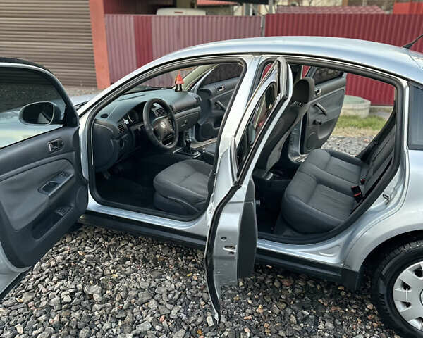 Сірий Фольксваген Пассат, об'ємом двигуна 1.6 л та пробігом 215 тис. км за 5200 $, фото 11 на Automoto.ua