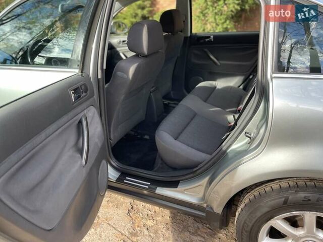 Фольксваген Пассат 2004 в Львове на Automoto.ua Серый Фольксваген Пассат, объемом двигателя 1.98 л и пробегом 197 тыс. км за 5400 $, фото 15 на Automoto.ua