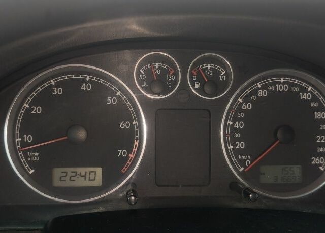 Серый Фольксваген Пассат, объемом двигателя 2.8 л и пробегом 310 тыс. км за 2700 $, фото 9 на Automoto.ua