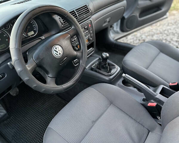 Сірий Фольксваген Пассат, об'ємом двигуна 1.6 л та пробігом 215 тис. км за 5200 $, фото 12 на Automoto.ua