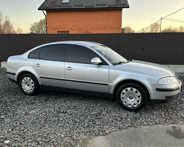 Сірий Фольксваген Пассат, об'ємом двигуна 1.6 л та пробігом 215 тис. км за 5200 $, фото 2 на Automoto.ua