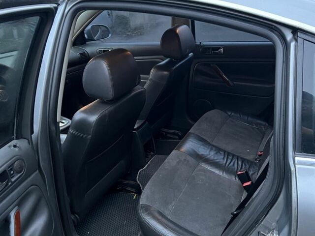 Серый Фольксваген Пассат, объемом двигателя 1.8 л и пробегом 285 тыс. км за 3900 $, фото 13 на Automoto.ua