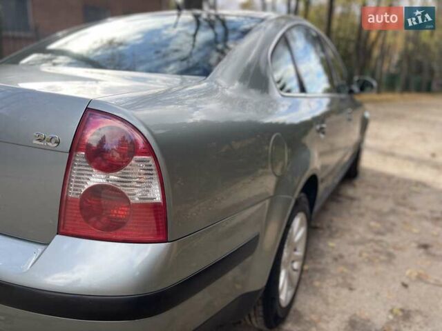 Фольксваген Пассат 2004 в Львове на Automoto.ua Серый Фольксваген Пассат, объемом двигателя 1.98 л и пробегом 197 тыс. км за 5400 $, фото 25 на Automoto.ua