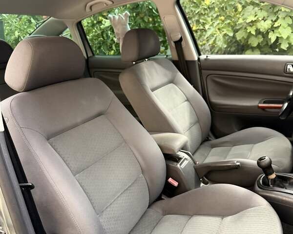 Серый Фольксваген Пассат, объемом двигателя 1.6 л и пробегом 224 тыс. км за 5300 $, фото 19 на Automoto.ua