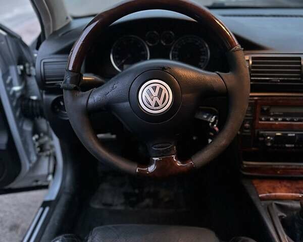 Сірий Фольксваген Пассат, об'ємом двигуна 1.78 л та пробігом 318 тис. км за 3300 $, фото 30 на Automoto.ua