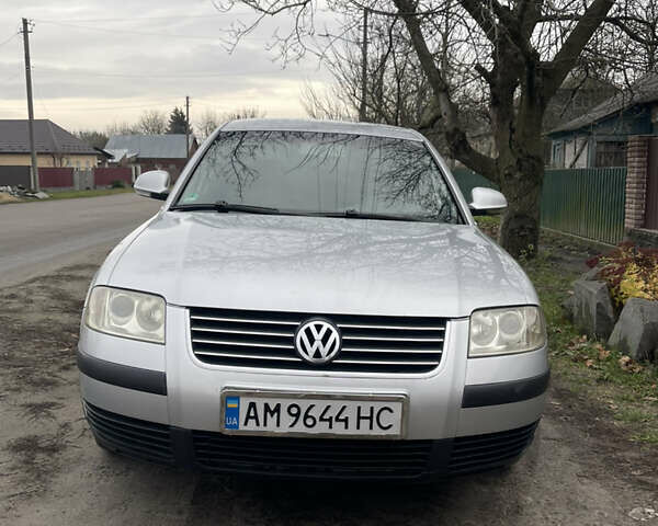 Сірий Фольксваген Пассат, об'ємом двигуна 1.6 л та пробігом 305 тис. км за 4500 $, фото 5 на Automoto.ua