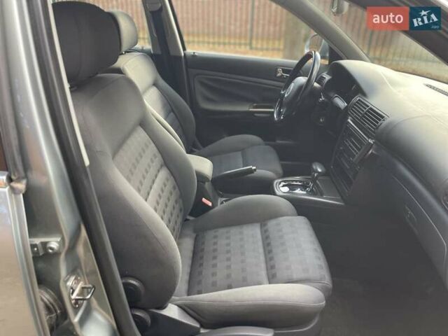 Фольксваген Пассат 2004 в Львове на Automoto.ua Серый Фольксваген Пассат, объемом двигателя 1.98 л и пробегом 197 тыс. км за 5400 $, фото 19 на Automoto.ua