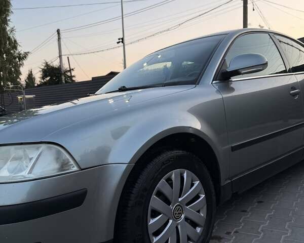 Серый Фольксваген Пассат, объемом двигателя 1.6 л и пробегом 224 тыс. км за 5300 $, фото 3 на Automoto.ua