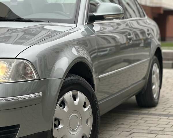 Сірий Фольксваген Пассат, об'ємом двигуна 1.9 л та пробігом 181 тис. км за 6100 $, фото 10 на Automoto.ua