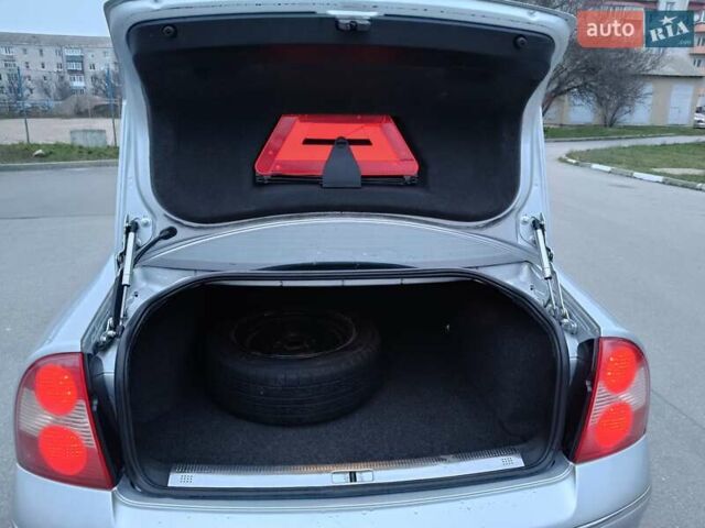 Серый Фольксваген Пассат, объемом двигателя 1.8 л и пробегом 430 тыс. км за 4350 $, фото 8 на Automoto.ua