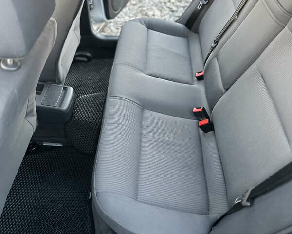 Сірий Фольксваген Пассат, об'ємом двигуна 1.6 л та пробігом 215 тис. км за 5200 $, фото 19 на Automoto.ua