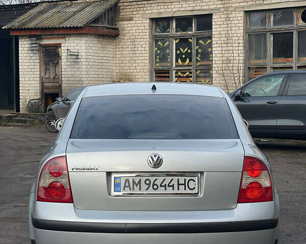 Сірий Фольксваген Пассат, об'ємом двигуна 1.6 л та пробігом 305 тис. км за 4500 $, фото 6 на Automoto.ua