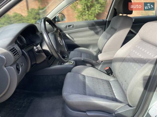 Фольксваген Пассат 2004 в Львове на Automoto.ua Серый Фольксваген Пассат, объемом двигателя 1.98 л и пробегом 197 тыс. км за 5400 $, фото 18 на Automoto.ua