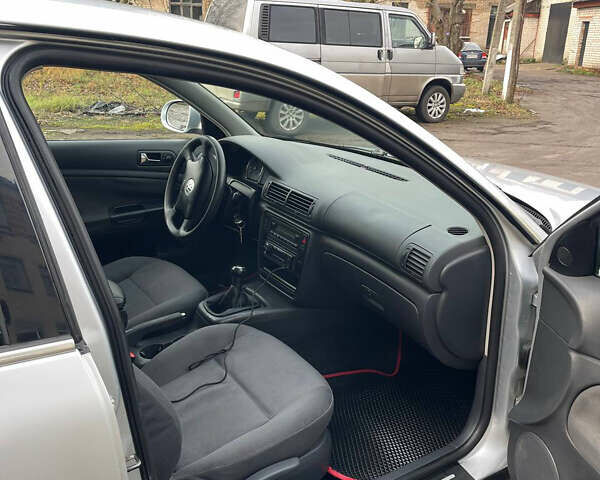 Сірий Фольксваген Пассат, об'ємом двигуна 1.6 л та пробігом 305 тис. км за 4500 $, фото 9 на Automoto.ua