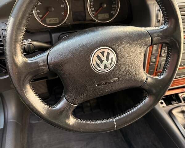 Серый Фольксваген Пассат, объемом двигателя 1.6 л и пробегом 224 тыс. км за 5300 $, фото 12 на Automoto.ua