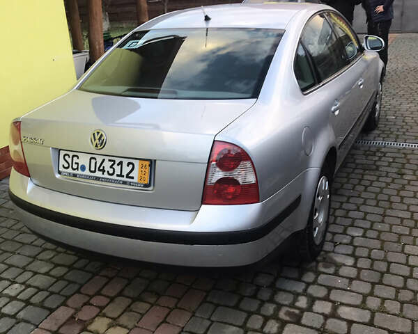 Серый Фольксваген Пассат, объемом двигателя 1.6 л и пробегом 140 тыс. км за 4000 $, фото 1 на Automoto.ua