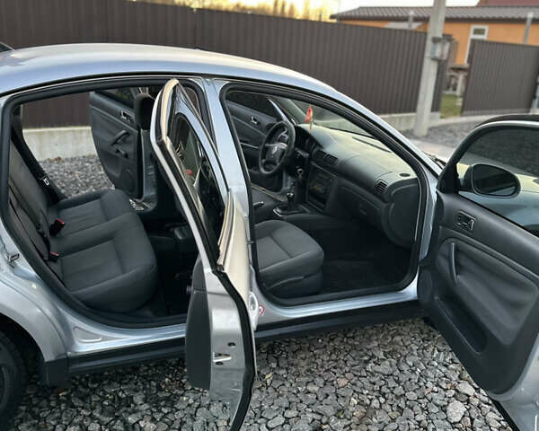 Сірий Фольксваген Пассат, об'ємом двигуна 1.6 л та пробігом 215 тис. км за 5200 $, фото 16 на Automoto.ua